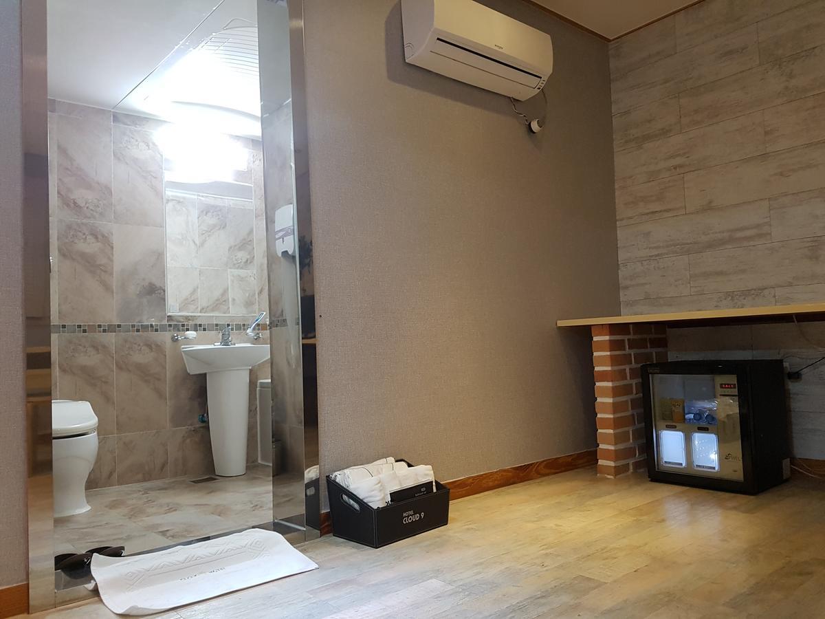 Cloud Nine Hotel Gimhae Quarto foto